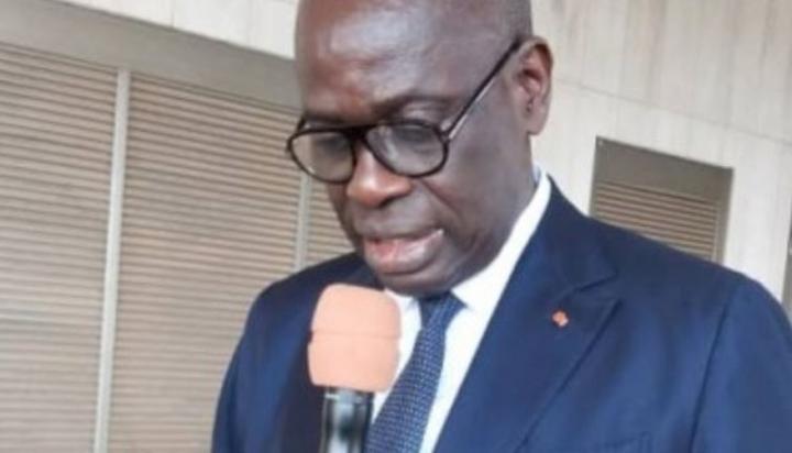 Rentrée Scolaire 2023-2024, le Gouverneur du District Autonome de Yamoussoukro fait don de 1000 tables-bancs à la DRENA Rentrée Scolaire 2023-2024, le Gouverneur du District Autonome de Yamoussoukro fait don de 1000 tables-bancs à la DRENA