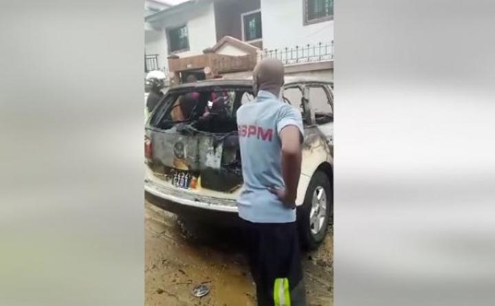 Le phénomène des incendies criminels de véhicules à Abidjan ? 05 voitures incendiées à Bingerville Feh-Kessé par des inconnus Le phénomène des incendies criminels de véhicules à Abidjan ? 05 voitures incendiées à Bingerville Feh-Kessé par des inconnus