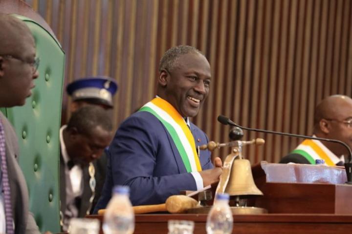 Le nouveau Maire de Yopougon Adama Bictogo annonce les états généraux de la commune et promet des Bourses familiales aux populations Le nouveau Maire de Yopougon Adama Bictogo annonce les états généraux de la commune et promet des Bourses familiales aux populations