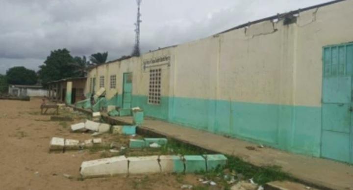 Abobo, un vent violent décoiffe un groupe scolaire, les écoliers et le personnel éducatif exposé au danger Abobo, un vent violent décoiffe un groupe scolaire, les écoliers et le personnel éducatif exposé au danger