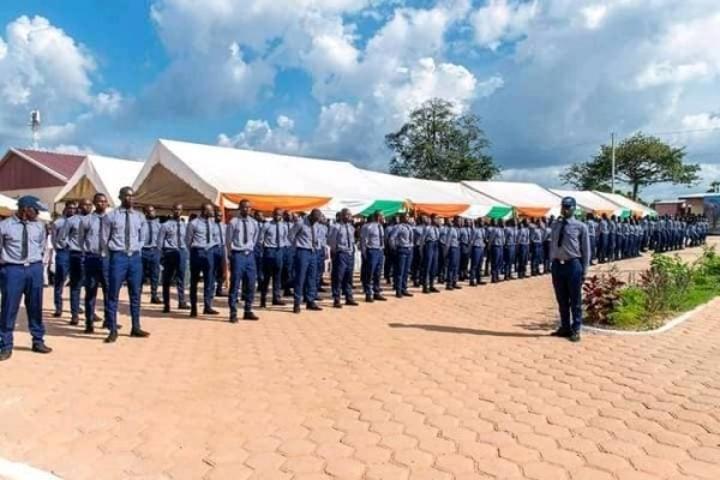 Bouaké, après leur formation au Centre de Service civique Tuo Fozié, 500 jeunes font leur sortie en présence de Mamadou Touré Bouaké, après leur formation au Centre de Service civique Tuo Fozié, 500 jeunes font leur sortie en présence de Mamadou Touré