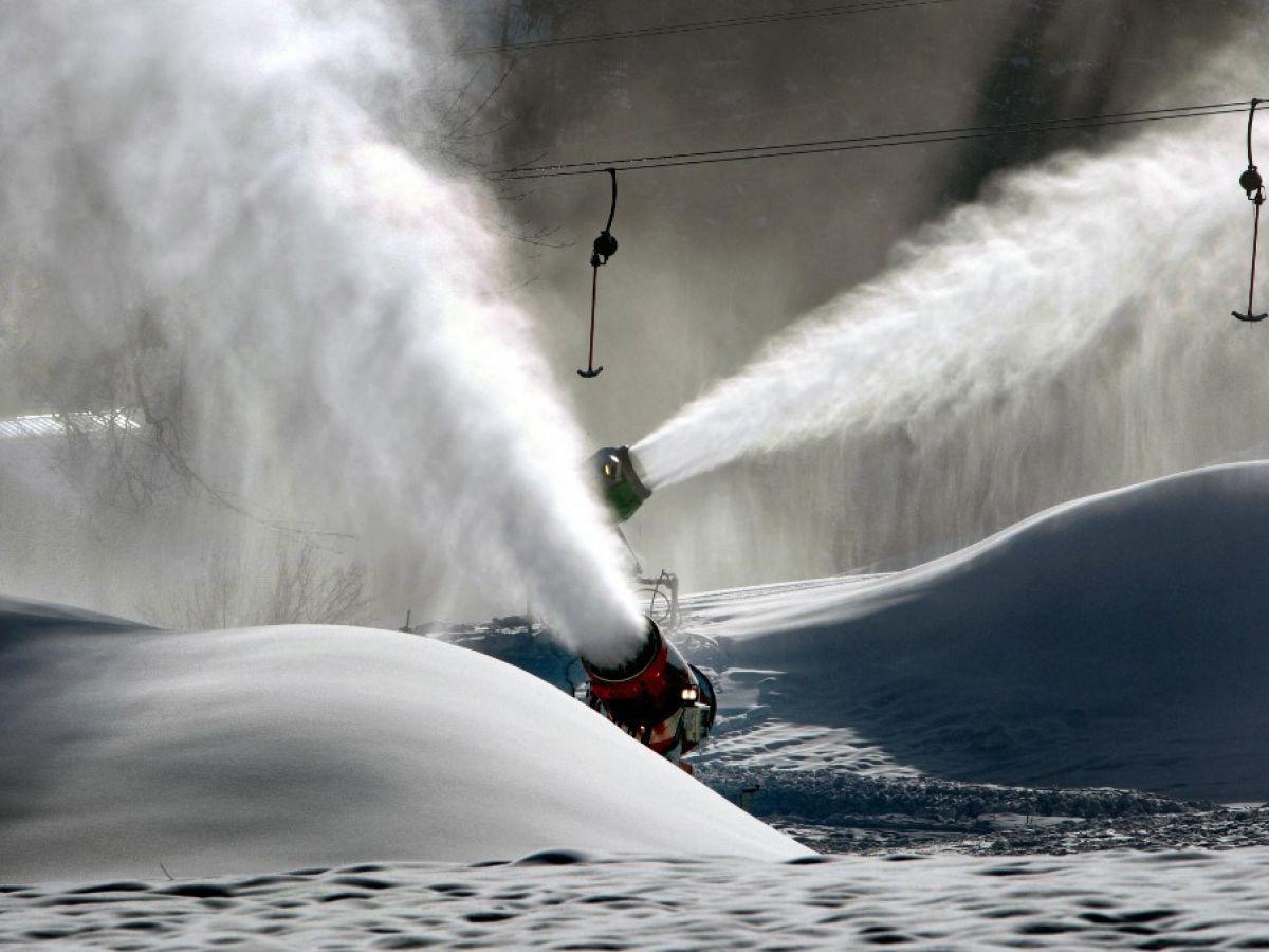 De la neige artificielle sur les pistes de ski : voici les secrets de sa fabrication De la neige artificielle sur les pistes de ski : voici les secrets de sa fabrication