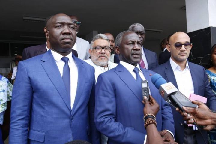 Bictogo tient une réunion du Conseil Municipal en présence de Michel Gbagbo, et lance sa machine pour le développement de Yopougon Bictogo tient une réunion du Conseil Municipal en présence de Michel Gbagbo, et lance sa machine pour le développement de Yopougon