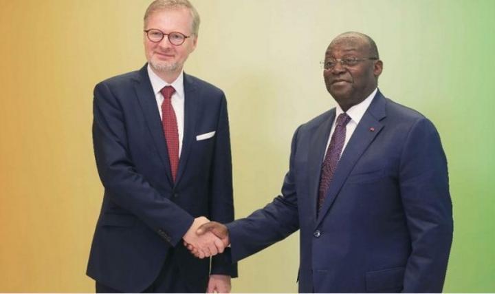 En visite à Abidjan, le Premier ministre tchèque évoque plusieurs pistes de coopérations économiques durables avec Tiémoko Koné En visite à Abidjan, le Premier ministre tchèque évoque plusieurs pistes de coopérations économiques durables avec Tiémoko Koné