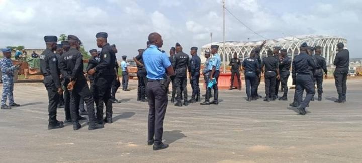 Suite aux protestations des supporters concernant l'accès difficile au stade d'Ebimpé, la police procède à un réaménagement du dispositif de sécurité