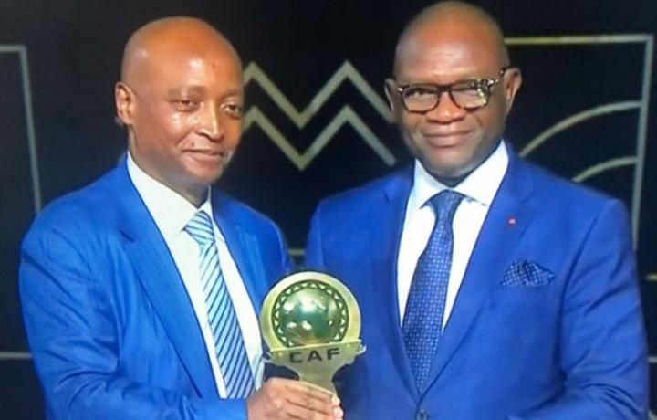 Le chef de l'Etat Alassane Ouattara honoré à Marrakech par la CAF pour sa contribution exceptionnelle au développement et à la croissance du football Le chef de l'Etat Alassane Ouattara honoré à Marrakech par la CAF pour sa contribution exceptionnelle au développement et à la croissance du football