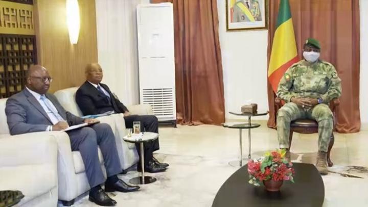 Côte d'Ivoire-Mali : Le Gouverneur de la BCEAO chez Assimi Goïta pour prendre conseils et annoncer l'ouverture d'une nouvelle agence auxiliaire en 2024 Côte d'Ivoire-Mali : Le Gouverneur de la BCEAO chez Assimi Goïta pour prendre conseils et annoncer l'ouverture d'une nouvelle agence auxiliaire en 2024
