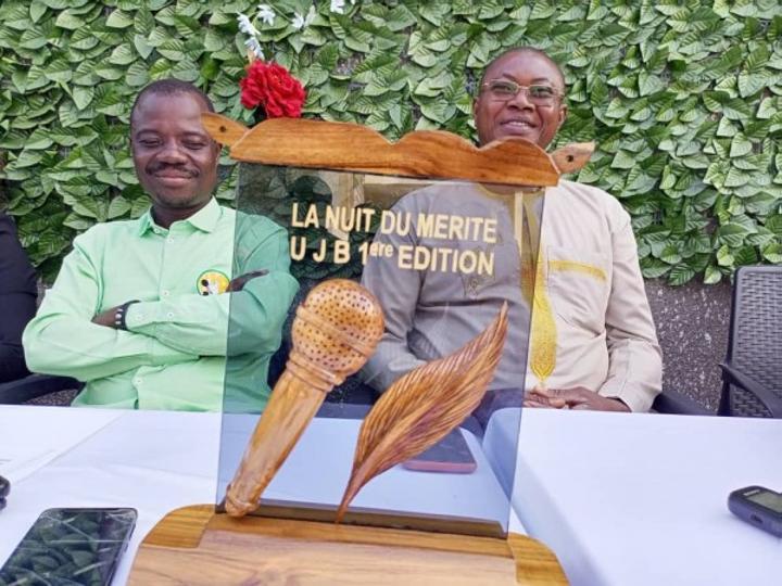 L'UJB frappe un grand coup, pour la première fois les meilleurs acteurs de la presse de Bouaké récompensés L'UJB frappe un grand coup, pour la première fois les meilleurs acteurs de la presse de Bouaké récompensés