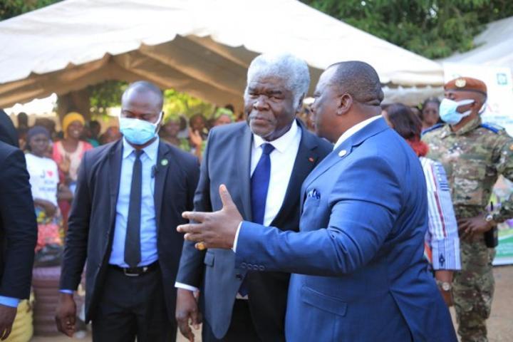 Sécurité alimentaire, le PM Beugré Mambé remet 200 tonnes de kits maraichers aux Districts de Sassandra-Marahoué, Yamoussoukro et au Gôh Sécurité alimentaire, le PM Beugré Mambé remet 200 tonnes de kits maraichers aux Districts de Sassandra-Marahoué, Yamoussoukro et au Gôh