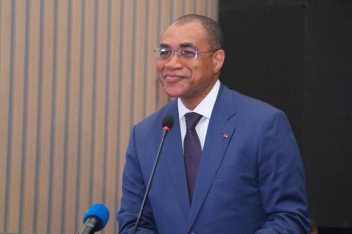 Le pays désormais classé parmi les 10 premières économies africaines, Ouattara félicite le PM Mambé et son gouvernement Le pays désormais classé parmi les 10 premières économies africaines, Ouattara félicite le PM Mambé et son gouvernement