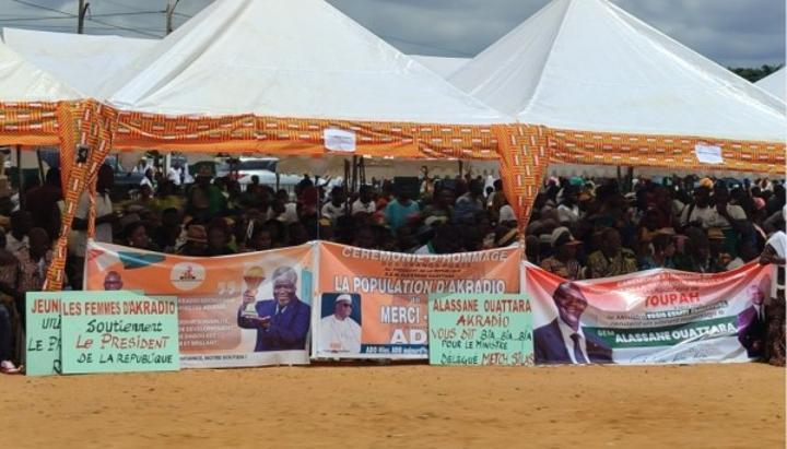 Région des Grands Ponts, les populations célèbrent Alassane Ouattara et lui demandent d'être candidat pour l'élection présidentielle de 2025 Région des Grands Ponts, les populations célèbrent Alassane Ouattara et lui demandent d'être candidat pour l'élection présidentielle de 2025