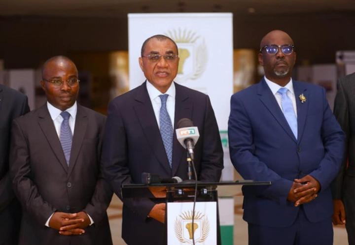 Face aux Sénateurs à Yamoussoukro, le Ministre Adama Coulibaly met fin au débat sur la question du PPTE Face aux Sénateurs à Yamoussoukro, le Ministre Adama Coulibaly met fin au débat sur la question du PPTE