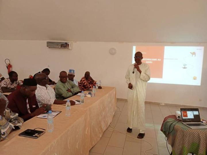 Ferké, la résolution des conflits dans l'agropastoralisme et les techniques de médiation expliquées à des leaders communautaires du Tchologo Ferké, la résolution des conflits dans l'agropastoralisme et les techniques de médiation expliquées à des leaders communautaires du Tchologo