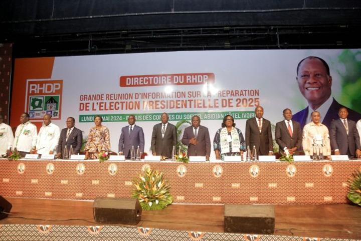 Le Directoire du RHDP choisit Alassane Ouattara officiellement candidat naturel aux élections présidentielles de 2025 Le Directoire du RHDP choisit Alassane Ouattara officiellement candidat naturel aux élections présidentielles de 2025
