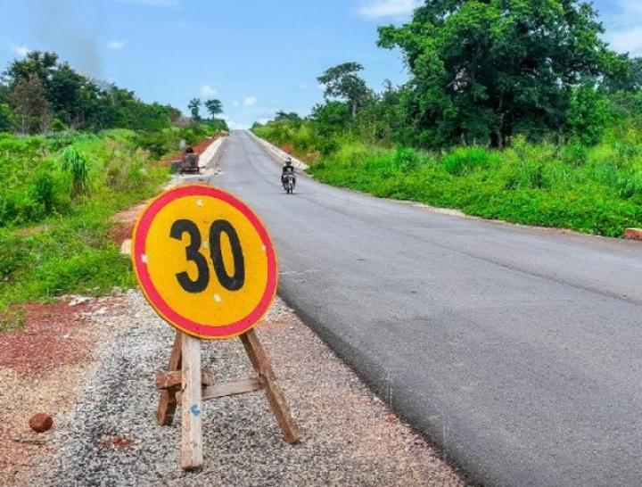 Travaux d'aménagement et de bitumage de la route Tiébissou-Sakassou-Béoumi, l'axe reliera 24 localités urbaines et rurales Travaux d'aménagement et de bitumage de la route Tiébissou-Sakassou-Béoumi, l'axe reliera 24 localités urbaines et rurales