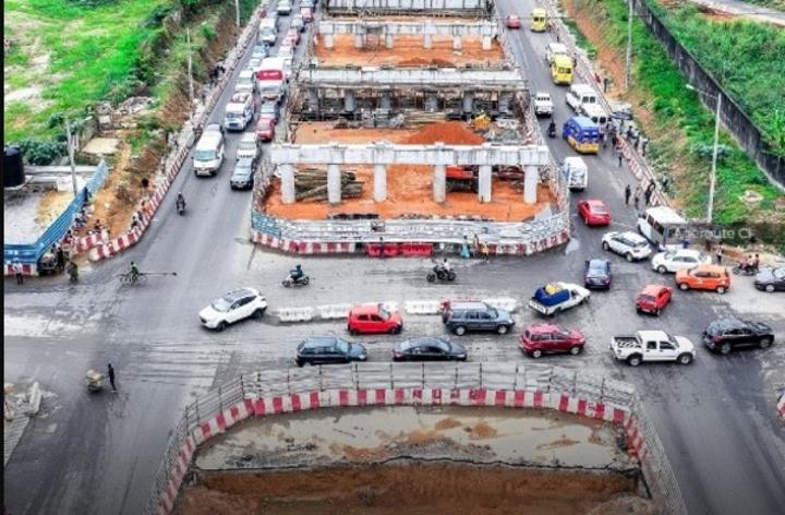 Fermeture temporaire de l'ex-Boulevard François Mitterrand en raison des travaux de pose de bétonnage du tablier de l'échangeur du carrefour Faya Fermeture temporaire de l'ex-Boulevard François Mitterrand en raison des travaux de pose de bétonnage du tablier de l'échangeur du carrefour Faya