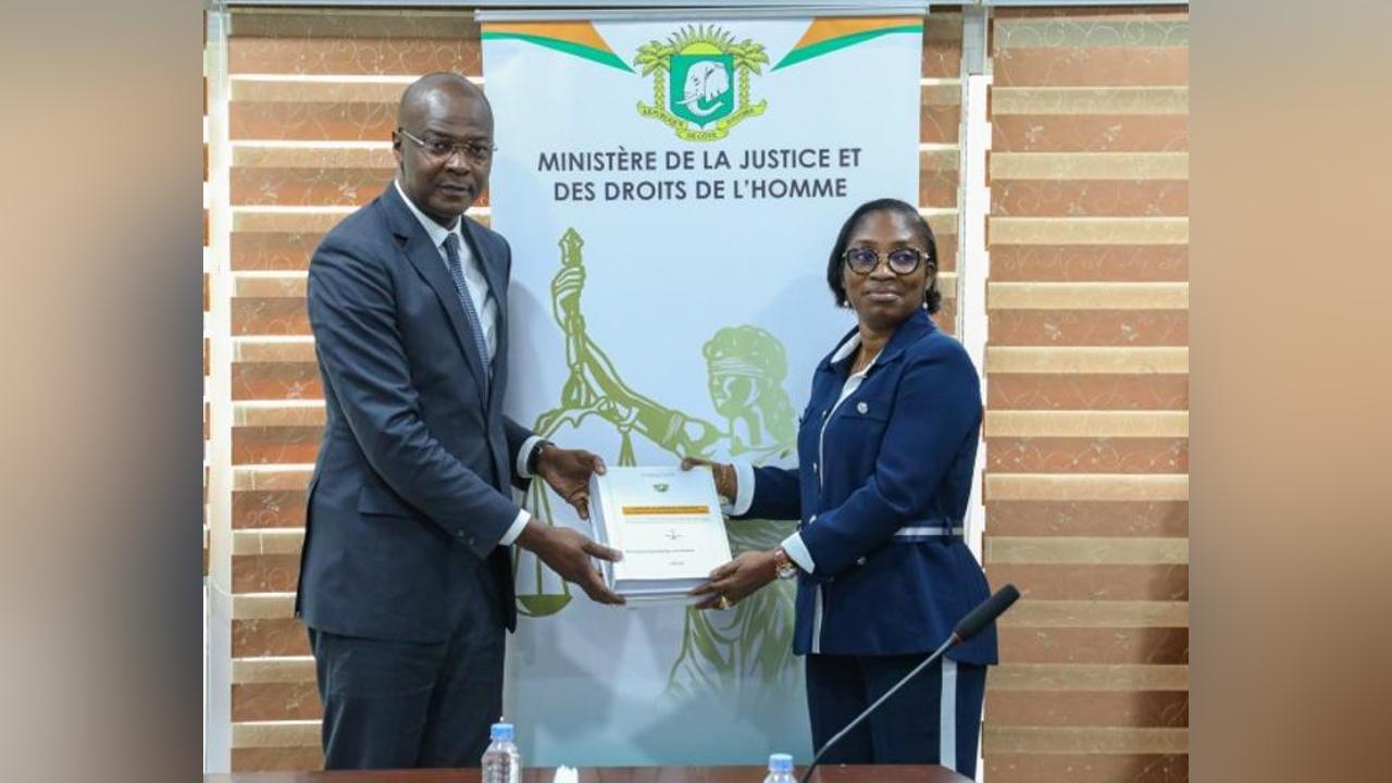Ministère de la Justice et des Droits de l'Homme, le nouvelle DAF Ahoi Namatou épse Kadio a pris fonction Ministère de la Justice et des Droits de l'Homme, le nouvelle DAF Ahoi Namatou épse Kadio a pris fonction