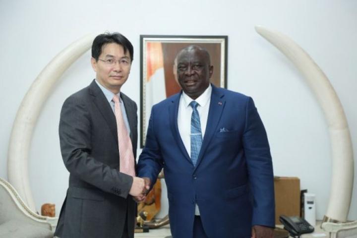 L'organisation du SARA 2025 au centre d'une discussion entre le ministre d'État Adjoumani et l'ambassadeur Wu Jie L'organisation du SARA 2025 au centre d'une discussion entre le ministre d'État Adjoumani et l'ambassadeur Wu Jie