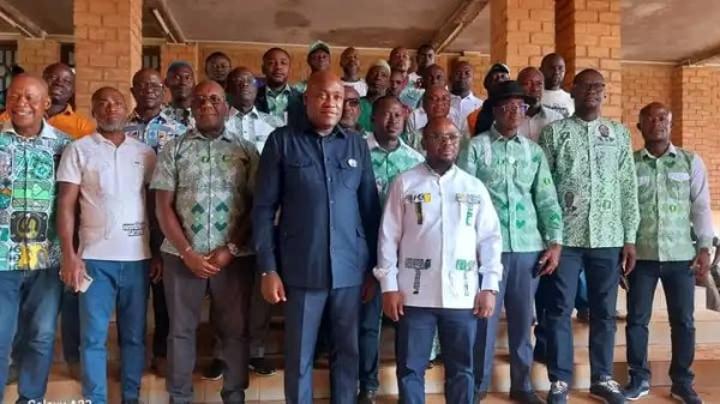 Hiré, le maire Kakou à Emmou Sylvestre: « Je suis très heureux de retrouver ma famille politique et je suis très serein...» Hiré, le maire Kakou à Emmou Sylvestre: « Je suis très heureux de retrouver ma famille politique et je suis très serein...»