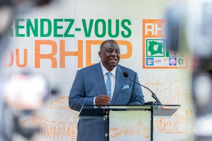 Le RHDP à propos des accusations de déstabilisation du capitaine Ibrahim Traoré : “ Parfois, il est bon de répondre au coup de pied de l'âne par le silence” Le RHDP à propos des accusations de déstabilisation du capitaine Ibrahim Traoré : “ Parfois, il est bon de répondre au coup de pied de l'âne par le silence”