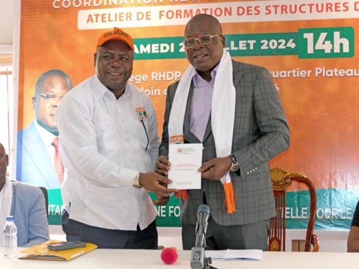 présidentielle de 2025, les militants RHDP du Lôh-Djiboua reçoivent les outils nécessaires pour faire triompher leur parti présidentielle de 2025, les militants RHDP du Lôh-Djiboua reçoivent les outils nécessaires pour faire triompher leur parti