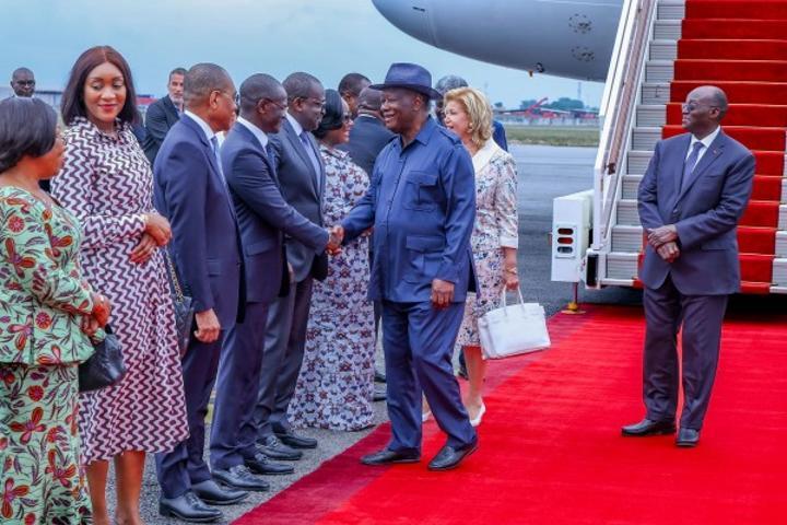 Après un séjour privé en France, le Chef de l'Etat Alassane Ouattara a regagné Abidjan, son agenda dans les prochains jours dévoilé Après un séjour privé en France, le Chef de l'Etat Alassane Ouattara a regagné Abidjan, son agenda dans les prochains jours dévoilé