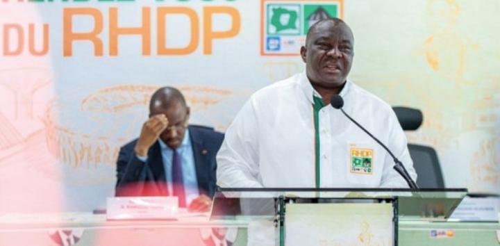 Kobenan Kouassi Adjoumani porte-parole du RHDP : « Koné Katinan doit être entendu sur la mission qu'il a effectuée au Burkina Faso » Kobenan Kouassi Adjoumani porte-parole du RHDP : « Koné Katinan doit être entendu sur la mission qu'il a effectuée au Burkina Faso »