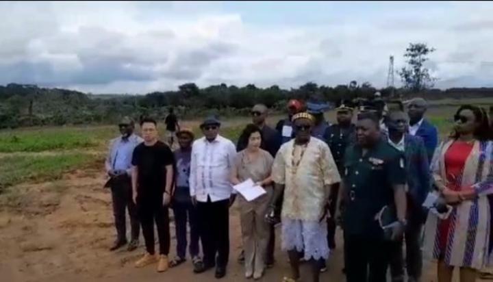 Akoupé Zeudji, affaire cession de 541 hectares de terre au FPM, une cérémonie de libation après paiement de purge sur 50 ha aux villageois Akoupé Zeudji, affaire cession de 541 hectares de terre au FPM, une cérémonie de libation après paiement de purge sur 50 ha aux villageois
