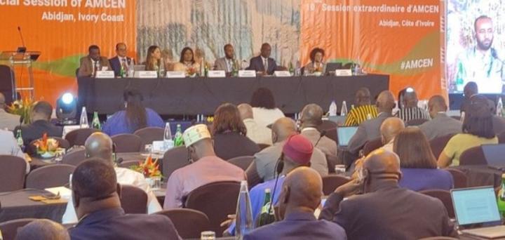 En prélude à la COP 16, des experts de l'environnement peaufinent leurs stratégies à Abidjan pour mieux défendre les préoccupations de l'Afrique en Arabie Saoudite En prélude à la COP 16, des experts de l'environnement peaufinent leurs stratégies à Abidjan pour mieux défendre les préoccupations de l'Afrique en Arabie Saoudite
