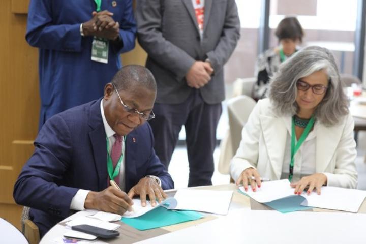 Forum urbain Africain à Addis-Abeba, Bruno Koné signe un protocole d'entente avec ONU-Habitat pour la mobilisation des ressources financières destinées au développement urbain durable Forum urbain Africain à Addis-Abeba, Bruno Koné signe un protocole d'entente avec ONU-Habitat pour la mobilisation des ressources financières destinées au développement urbain durable