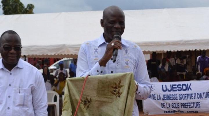 Adama Diawara réhabilite l'école primaire de Dahiépa-Kéhi pour un coût de 8 millions FCFA et vibre avec les populations lors de la finale du tournoi Alassane Ouattara Adama Diawara réhabilite l'école primaire de Dahiépa-Kéhi pour un coût de 8 millions FCFA et vibre avec les populations lors de la finale du tournoi Alassane Ouattara