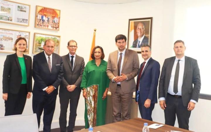 Côte d'Ivoire-France : Le Sénateur Lafon s'engage à œuvrer pour le retour à Abidjan du Tam Tam Parleur « Djidji Ayôkwê » du peuple Atchan Côte d'Ivoire-France : Le Sénateur Lafon s'engage à œuvrer pour le retour à Abidjan du Tam Tam Parleur « Djidji Ayôkwê » du peuple Atchan