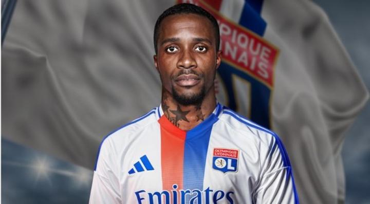 Eléphants, des révélations inquiétantes sur Wilfried Zaha qui n'a pas encore joué la moindre minute avec Lyon Eléphants, des révélations inquiétantes sur Wilfried Zaha qui n'a pas encore joué la moindre minute avec Lyon