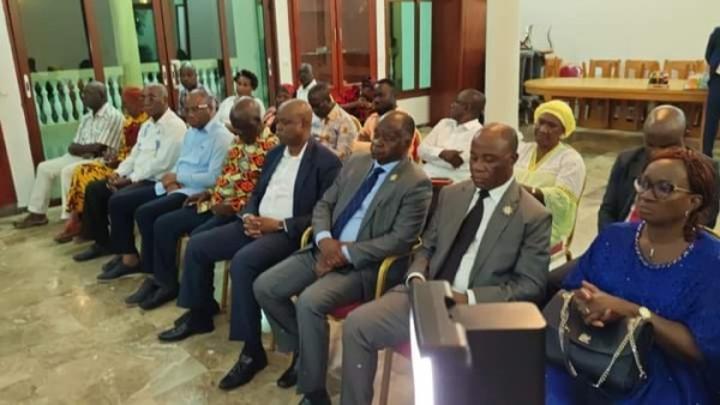 Le PPA-CI chez Affi en deuil, Hubert Oulaye « au nom du président Gbagbo, nous sommes venus vous dire, nous avons besoin d'être ensemble» Le PPA-CI chez Affi en deuil, Hubert Oulaye « au nom du président Gbagbo, nous sommes venus vous dire, nous avons besoin d'être ensemble»
