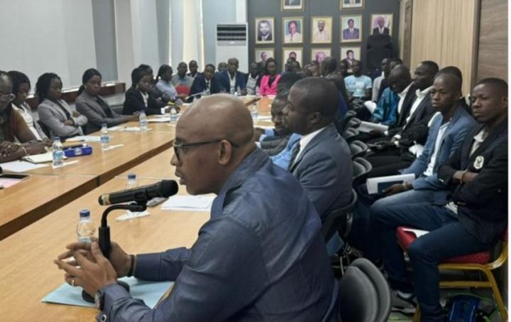 FIF, Idriss Diallo met en garde les arbitres qui vont désormais bénéficier d'un salaire mensuel : « Je ne tolérerai pas la magouille pour fausser le jeu » FIF, Idriss Diallo met en garde les arbitres qui vont désormais bénéficier d'un salaire mensuel : « Je ne tolérerai pas la magouille pour fausser le jeu »