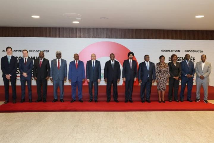 IDA21, après deux jours de réflexion, voici l'accord d'Abidjan signé par des dirigeants politiques et chefs d'entreprises IDA21, après deux jours de réflexion, voici l'accord d'Abidjan signé par des dirigeants politiques et chefs d'entreprises