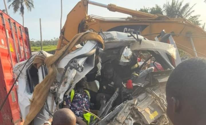 Collision spectaculaire entre un camion-remorque et un véhicule particulier à Modeste, trois blessés évacués d'urgence Collision spectaculaire entre un camion-remorque et un véhicule particulier à Modeste, trois blessés évacués d'urgence