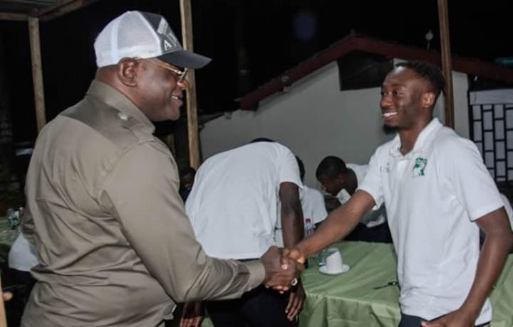 A quelques heures du match décisif contre la Sierra-Léone à Monrovia, le Ministre Adjé Silas aux éléphants : « Quand on gagne, il n'est plus question de reculer » A quelques heures du match décisif contre la Sierra-Léone à Monrovia, le Ministre Adjé Silas aux éléphants : « Quand on gagne, il n'est plus question de reculer »