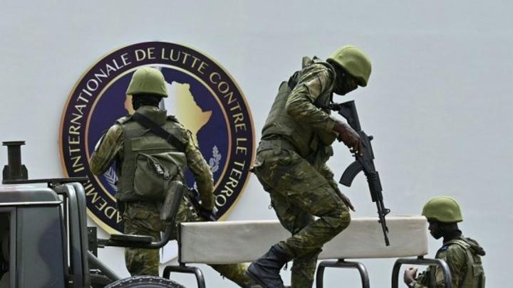 Un exercice des Forces Armées pour renforcer les capacités de lutte anti-terroristes dans les régions des Lacs et de la Marahoué Un exercice des Forces Armées pour renforcer les capacités de lutte anti-terroristes dans les régions des Lacs et de la Marahoué