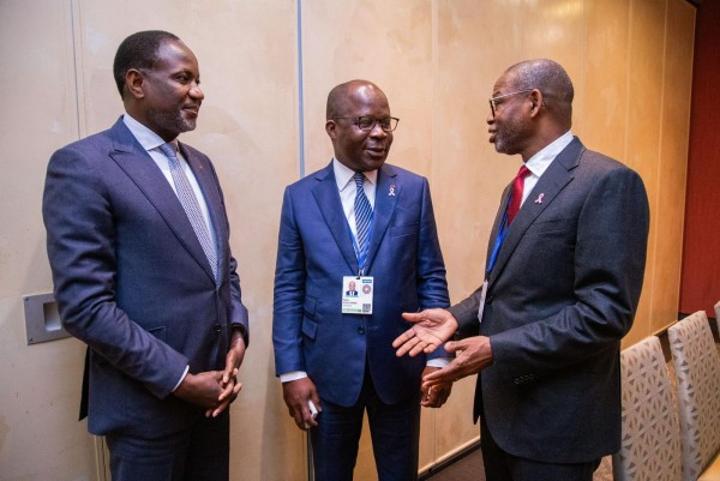 Enrôlement à la CMU, Adama Kamara fait le point des avancées à Ousmane Diagana en marge d'un sommet économique à Washington Enrôlement à la CMU, Adama Kamara fait le point des avancées à Ousmane Diagana en marge d'un sommet économique à Washington