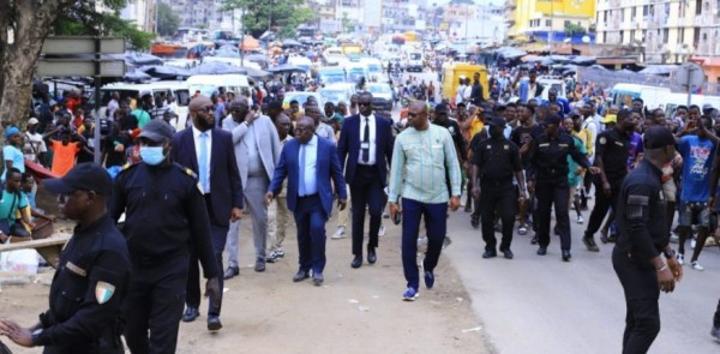Lutte contre le désordre urbain, le Ministre-Gouverneur d'Abidjan s'imprègne de la situation du quartier d'Adjamé 220 logements Lutte contre le désordre urbain, le Ministre-Gouverneur d'Abidjan s'imprègne de la situation du quartier d'Adjamé 220 logements