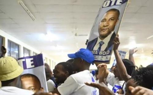Côte d'Ivoire-Botswana : Gbagbo félicite Duma Boko pour sa victoire aux élections qui permettra de porter haut les valeurs du socialiste africain Côte d'Ivoire-Botswana : Gbagbo félicite Duma Boko pour sa victoire aux élections qui permettra de porter haut les valeurs du socialiste africain