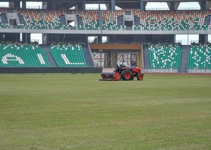 Affaire de 08 mois de salaires impayés des employés en charge de l'entretien du stade d'Ebimpé, le Ministère des sports promet d'œuvrer pour la résolution rapide de la situation Affaire de 08 mois de salaires impayés des employés en charge de l'entretien du stade d'Ebimpé, le Ministère des sports promet d'œuvrer pour la résolution rapide de la situation