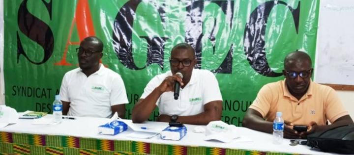 Côte dIvoire : Arriérés des primes de recherche, statut particulier…, des enseignants-chercheurs et chercheurs donnent un mois au gouvernement pour la prise en compte de leurs revendications Côte dIvoire : Arriérés des primes de recherche, statut particulier…, des enseignants-chercheurs et chercheurs donnent un mois au gouvernement pour la prise en compte de leurs revendications