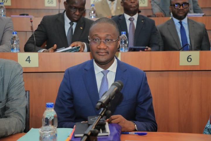 Ministère du Patrimoine, du Portefeuille de l'État et des Entreprises publiques, le budget de 44,3 milliards FCFA pour 2025 adopté à l'unanimité par les députés Ministère du Patrimoine, du Portefeuille de l'État et des Entreprises publiques, le budget de 44,3 milliards FCFA pour 2025 adopté à l'unanimité par les députés