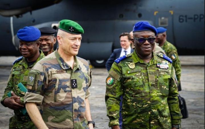 Exercice aérien conjoint interalliés FACI-Armée Française, pour l'Etat-Major, le contrat opérationnel est de préserver l'inviolabilité et assurer l'intégrité de l'espace aérien Exercice aérien conjoint interalliés FACI-Armée Française, pour l'Etat-Major, le contrat opérationnel est de préserver l'inviolabilité et assurer l'intégrité de l'espace aérien