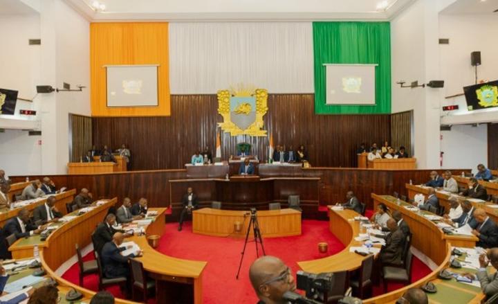 Assemblée nationale, les projets de loi sur le règlement du budget de l'État pour l'année 2023 et le budget de l'État pour 2025 adoptés à la majorité par l'ensemble des députés Assemblée nationale, les projets de loi sur le règlement du budget de l'État pour l'année 2023 et le budget de l'État pour 2025 adoptés à la majorité par l'ensemble des députés