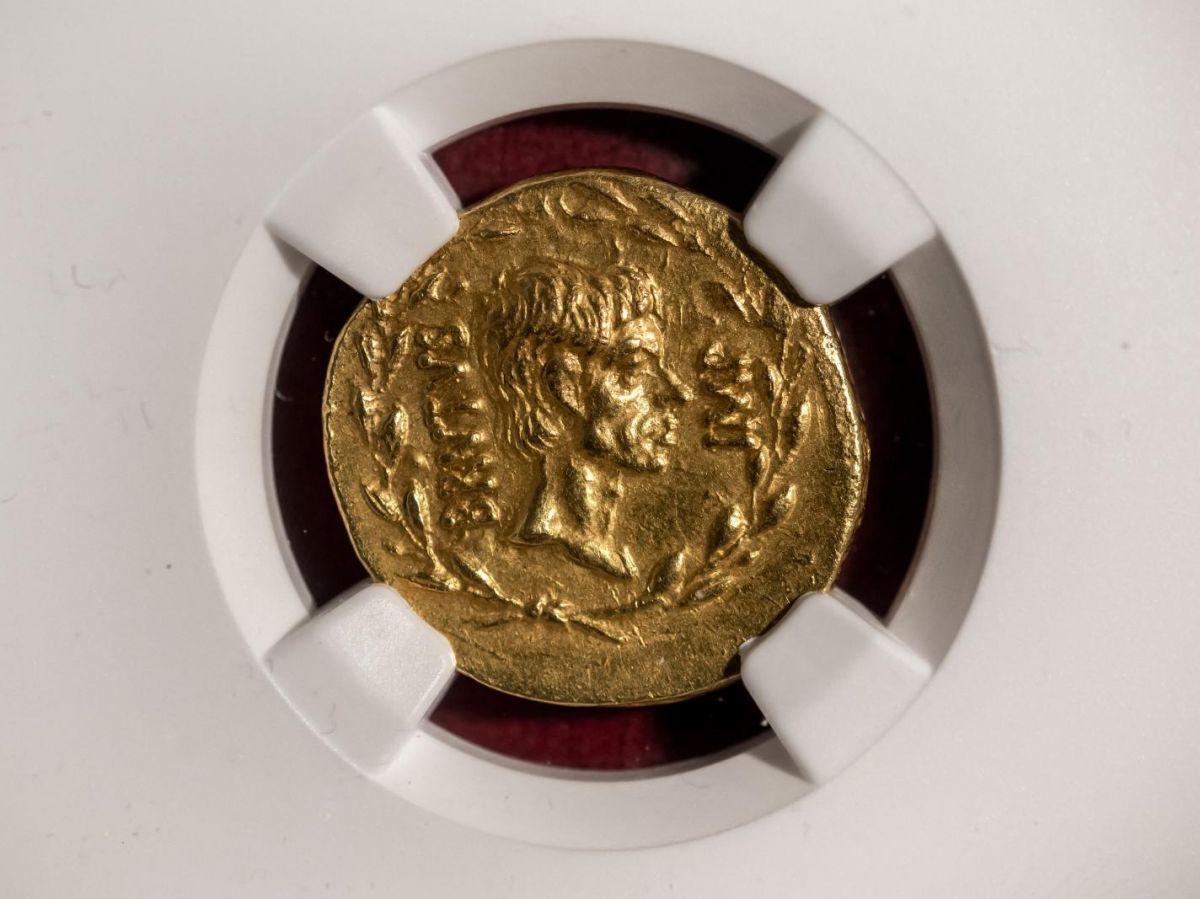 Une rarissime pièce d'or romaine à l'effigie de Brutus, le plus célèbre des assassins de Jules César, aux enchères Une rarissime pièce d'or romaine à l'effigie de Brutus, le plus célèbre des assassins de Jules César, aux enchères