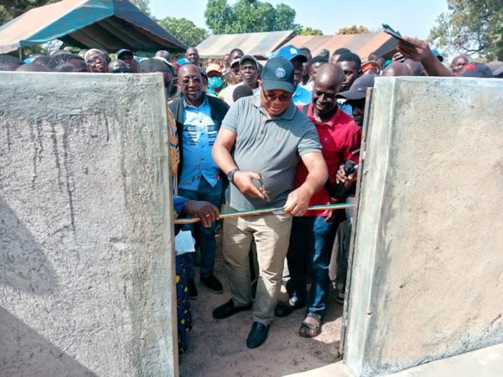 Mbengué, la population soulagée grâce à l'inauguration d'une pompe hydraulique à Kachofa par un cadre Mbengué, la population soulagée grâce à l'inauguration d'une pompe hydraulique à Kachofa par un cadre