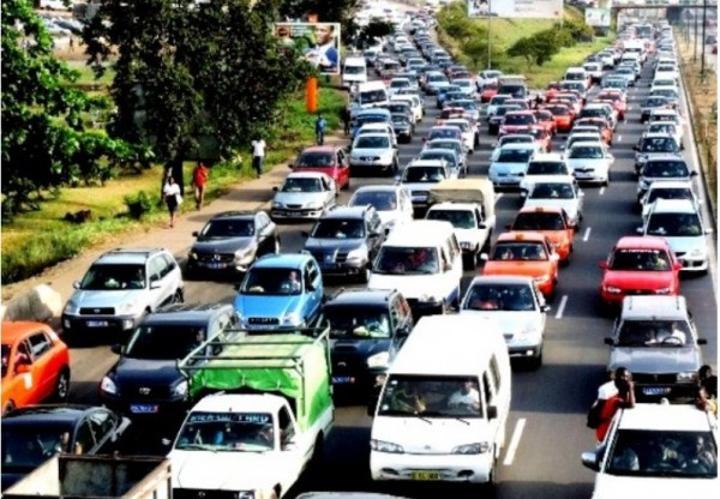 Le ministre des transports rappelle aux acteurs que toute personne se rendant coupable de manquements aux règles de sécurité routière s'expose à la rigueur de la loi Le ministre des transports rappelle aux acteurs que toute personne se rendant coupable de manquements aux règles de sécurité routière s'expose à la rigueur de la loi